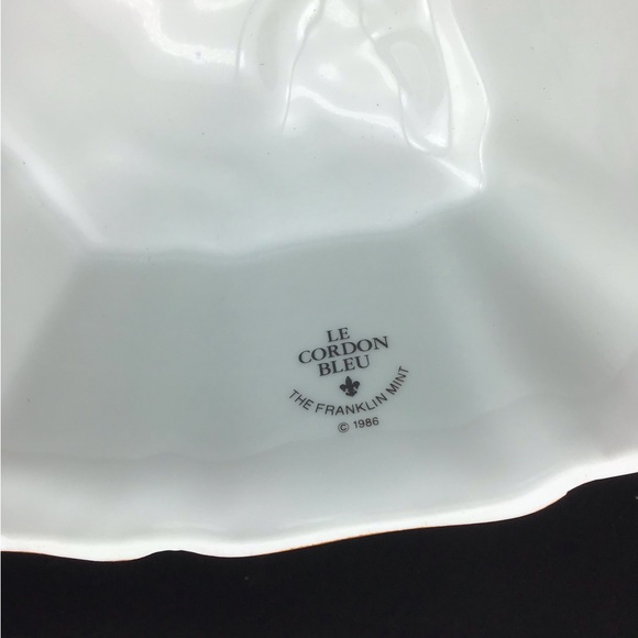 Franklin Mint Porcelain Jello Mould Wall Hanging - Picture 4 of 4